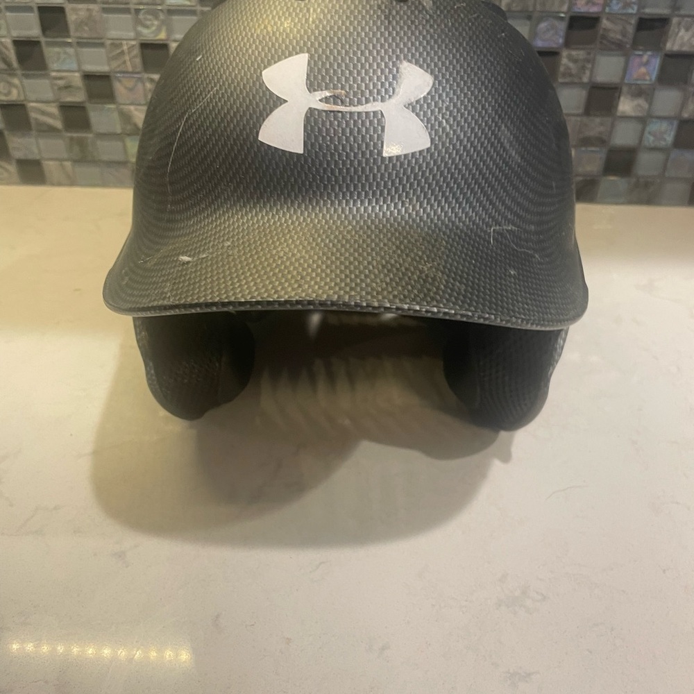 Under Armour Carbon Fiber Look Helmet